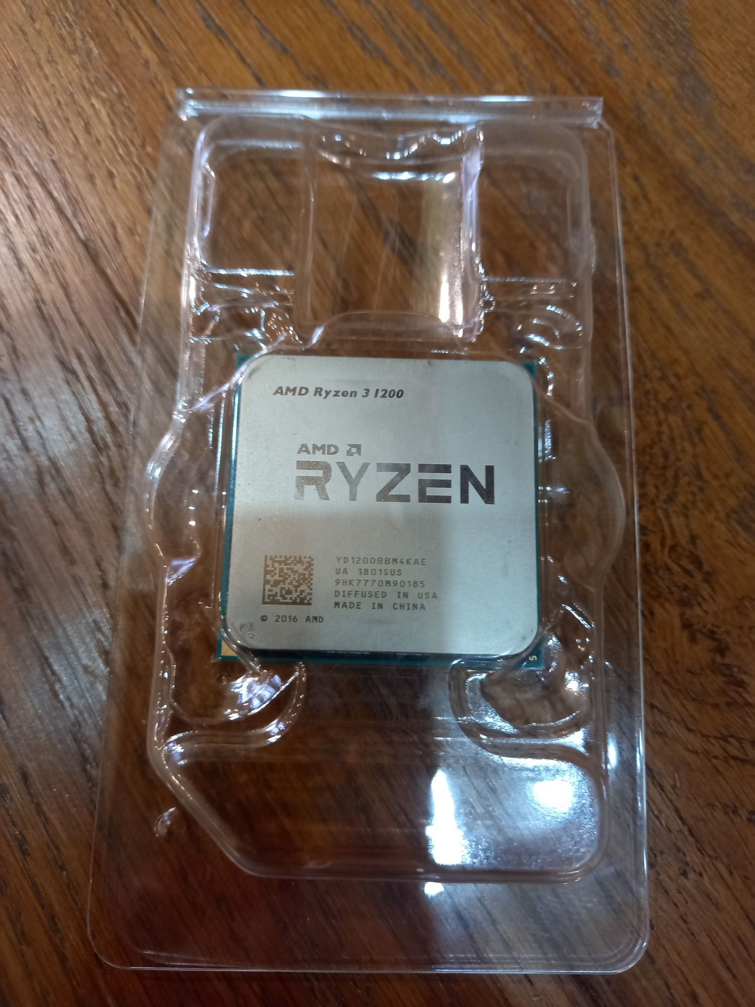 Продам процесор Ryzen 3 1200 з системою охолодження