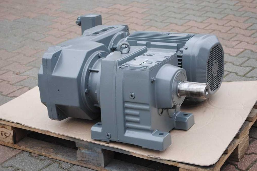 Motoreduktor 11kw. z regulacją 25-155obr./min. firmy SEW