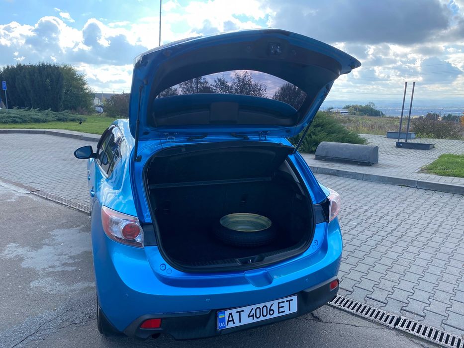 Mazda 3 (автомобіль Ольги Фреймут. Запис в сервісній книжці)