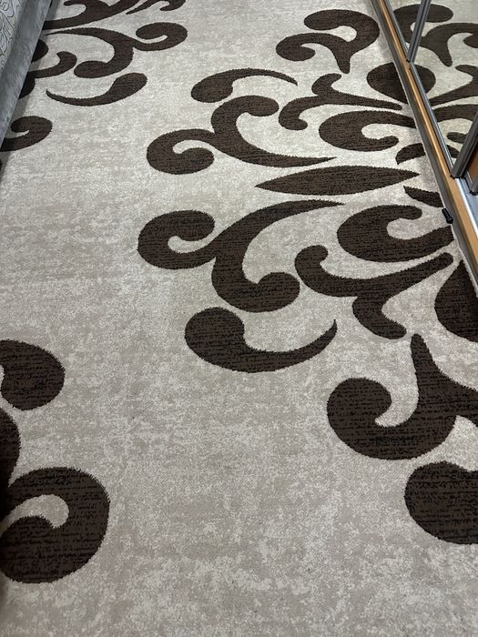 Килим на підлогу б/у