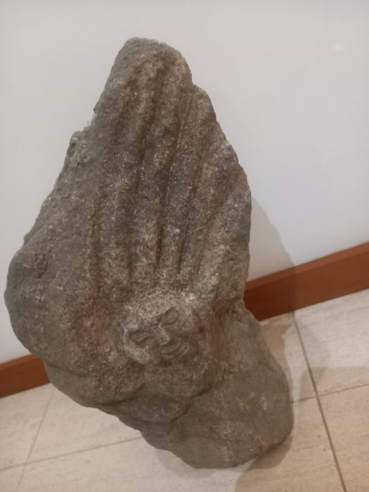 Carinha em pedra