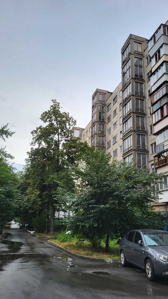 Продаж 1-к., Дарницька площа.