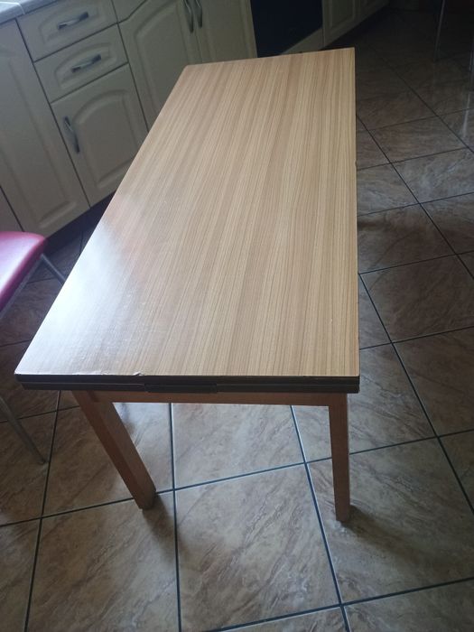 Sprzedam stół rozkładany lakierowany z czasów PRL-u