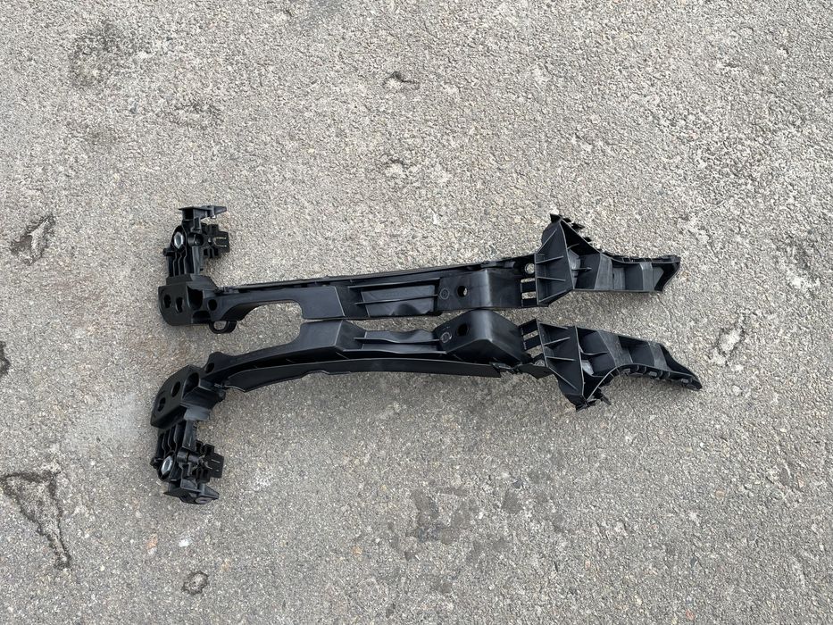 Кріплення направляюча кронштейн фари бампера Golf 6 гольф 6 джетта 09-