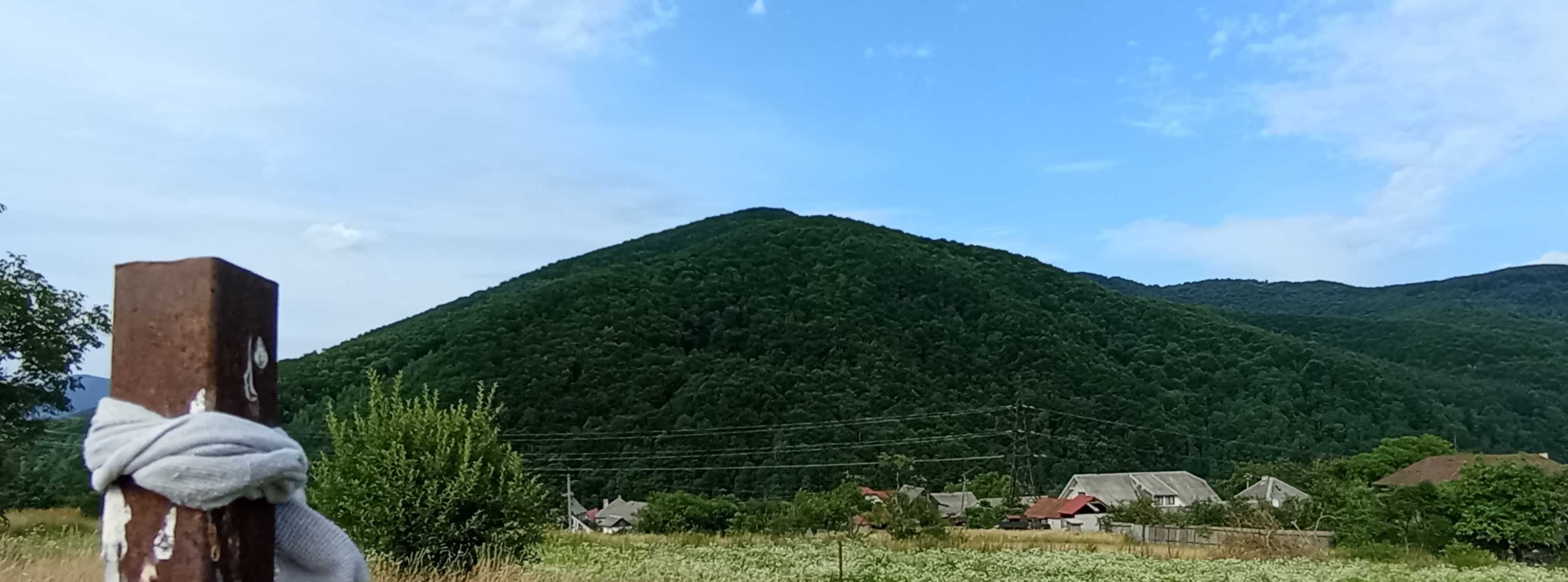 Ціну знижено! Продаємо будинок село Солочин з чудовим видом на Кар