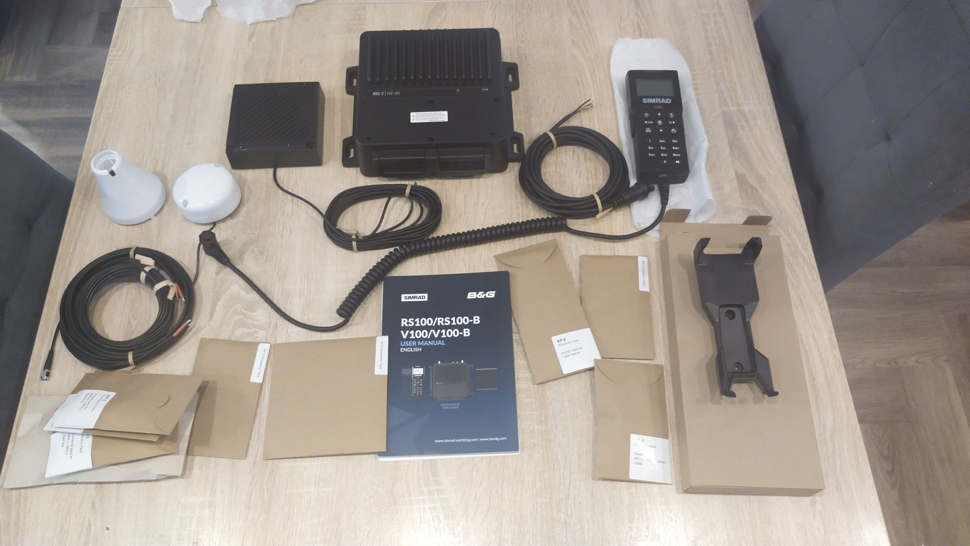 Simrad radio ais rs100