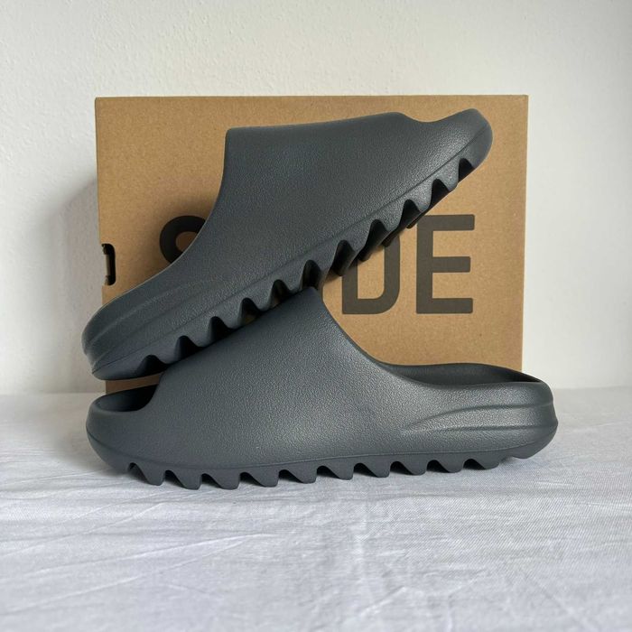Yeezy Slide "Slate Grey" - Tamanho 42