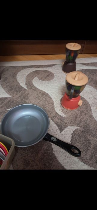 Дитяча кухнЯ з посудом.