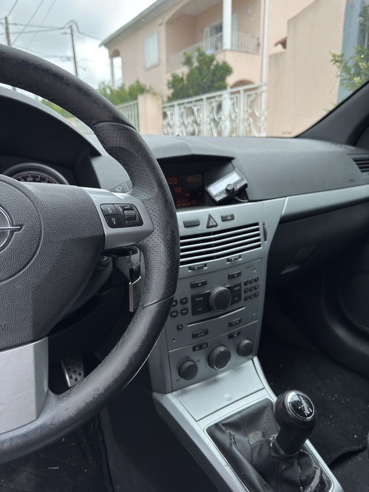 Opel astra GTC.