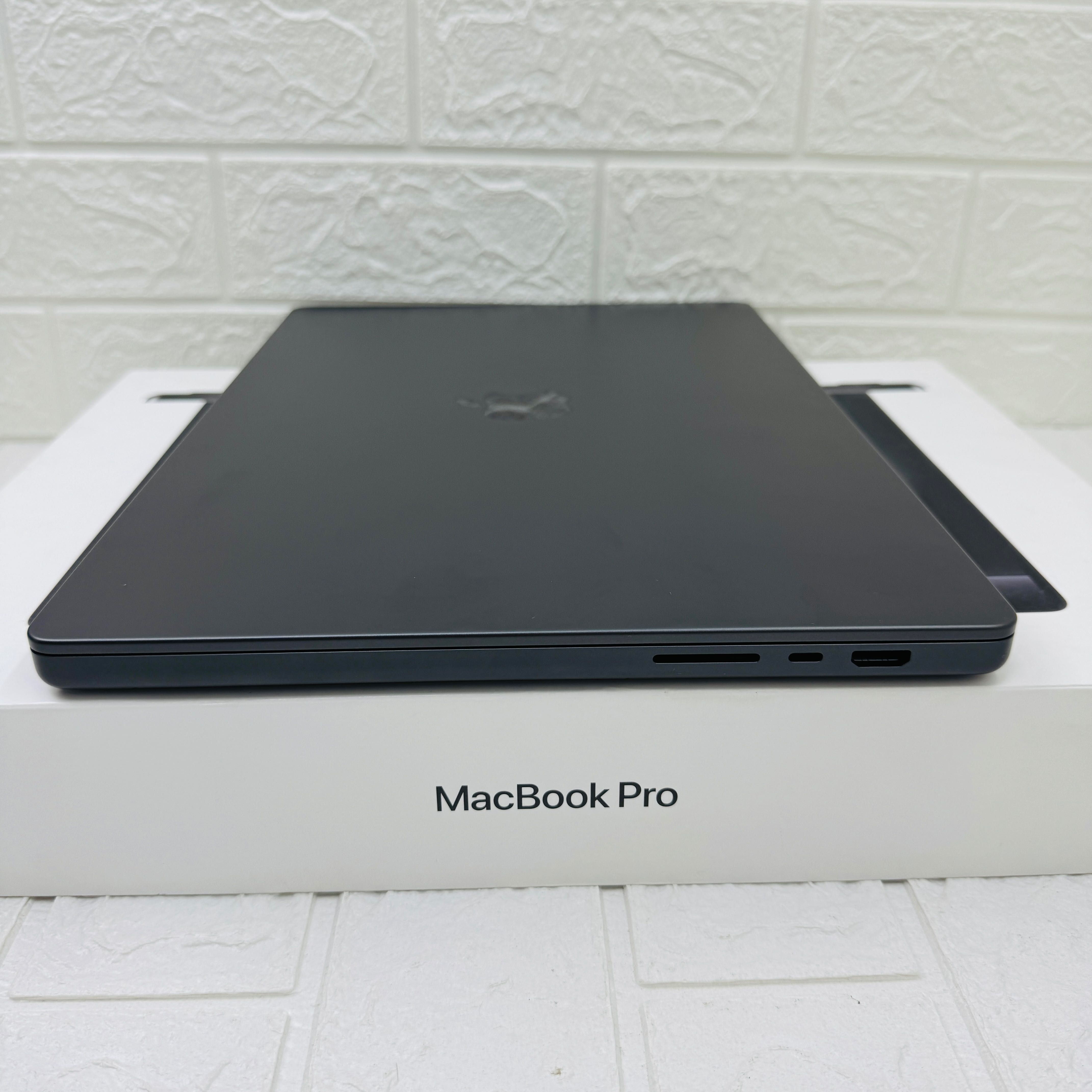 №2355	MacBook Pro 16 	Space Black	M3 Pro	18/512