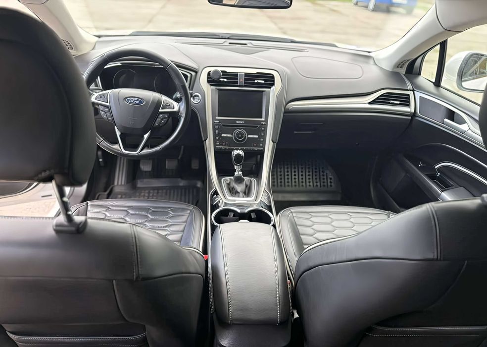 Ford Mondeo      2015