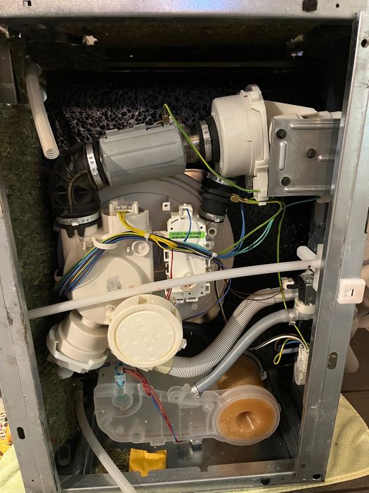 Посудомоечная встраиваемая  машина  whirlpool ADG 7200