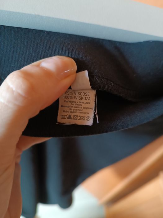 Spódnica damska czarna ołówkowa basic za kolano klasyczna z wiskozy L