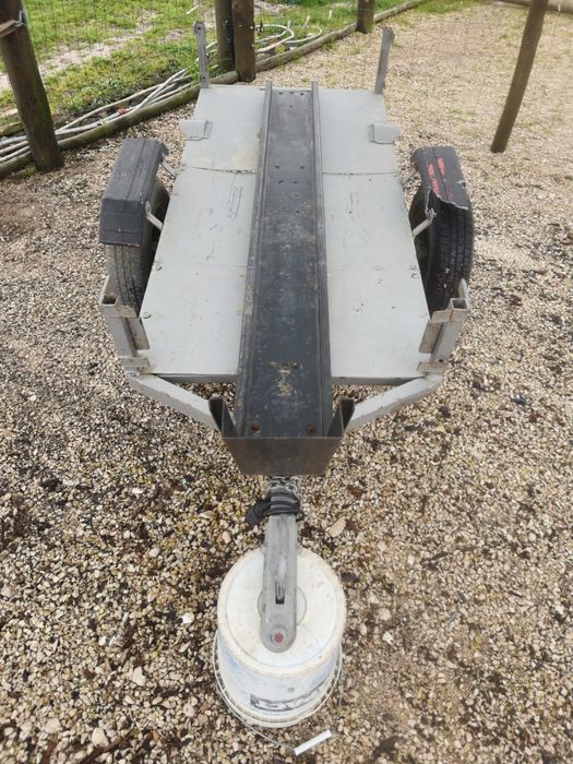 Atrelado de carga e com calha de moto