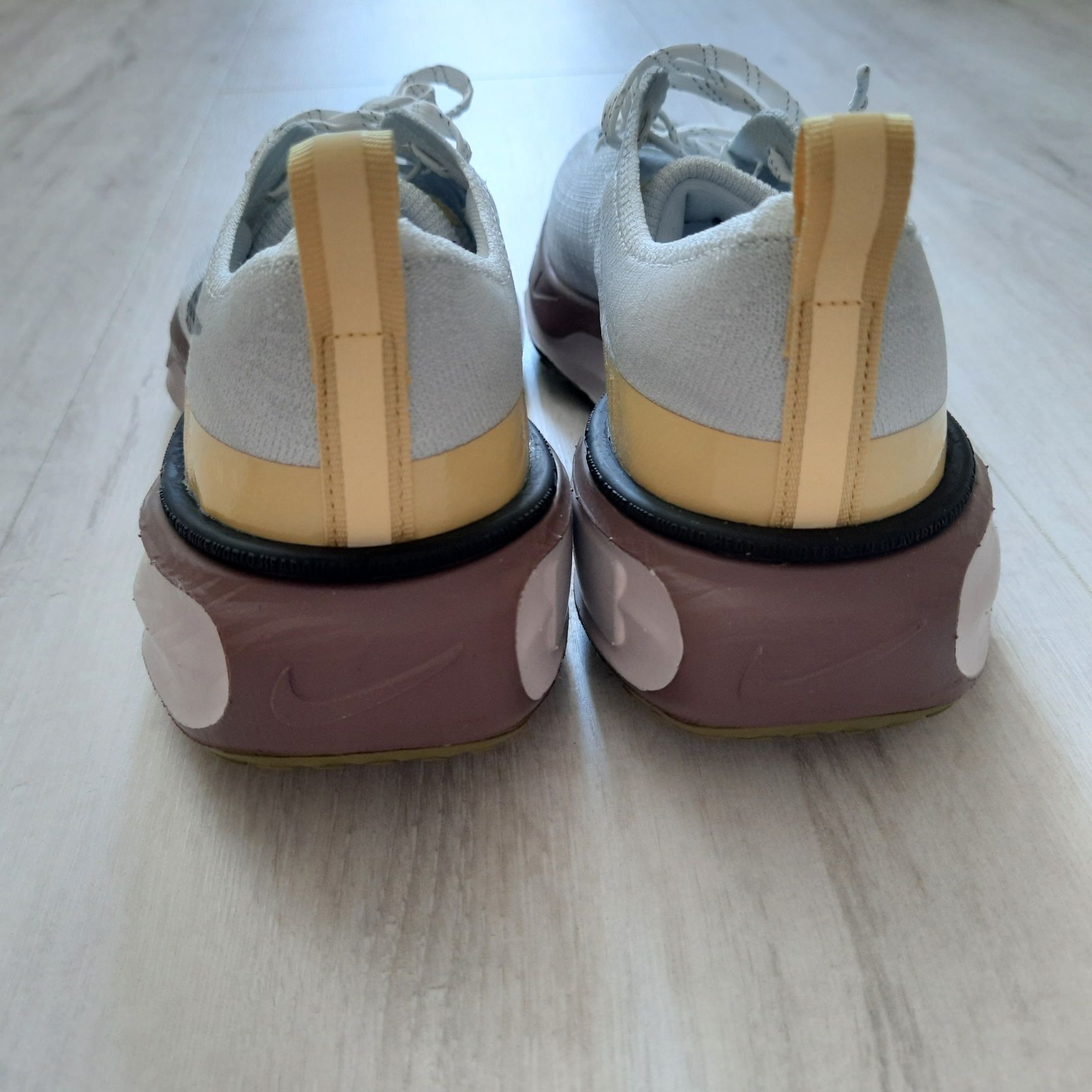 Оригінальні чоловічі кросівки  NIKE ZOOMX INVINCIBLE 3 GREY DR2660-005