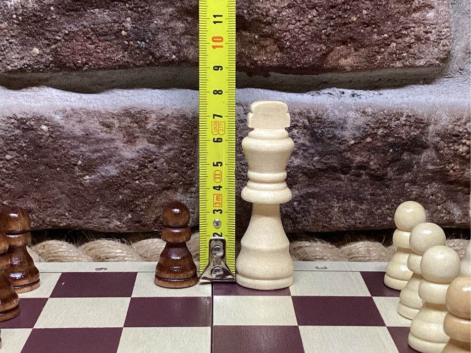 Шахи шахматы дерев'яні  Нові! розмір дошки 30х30см