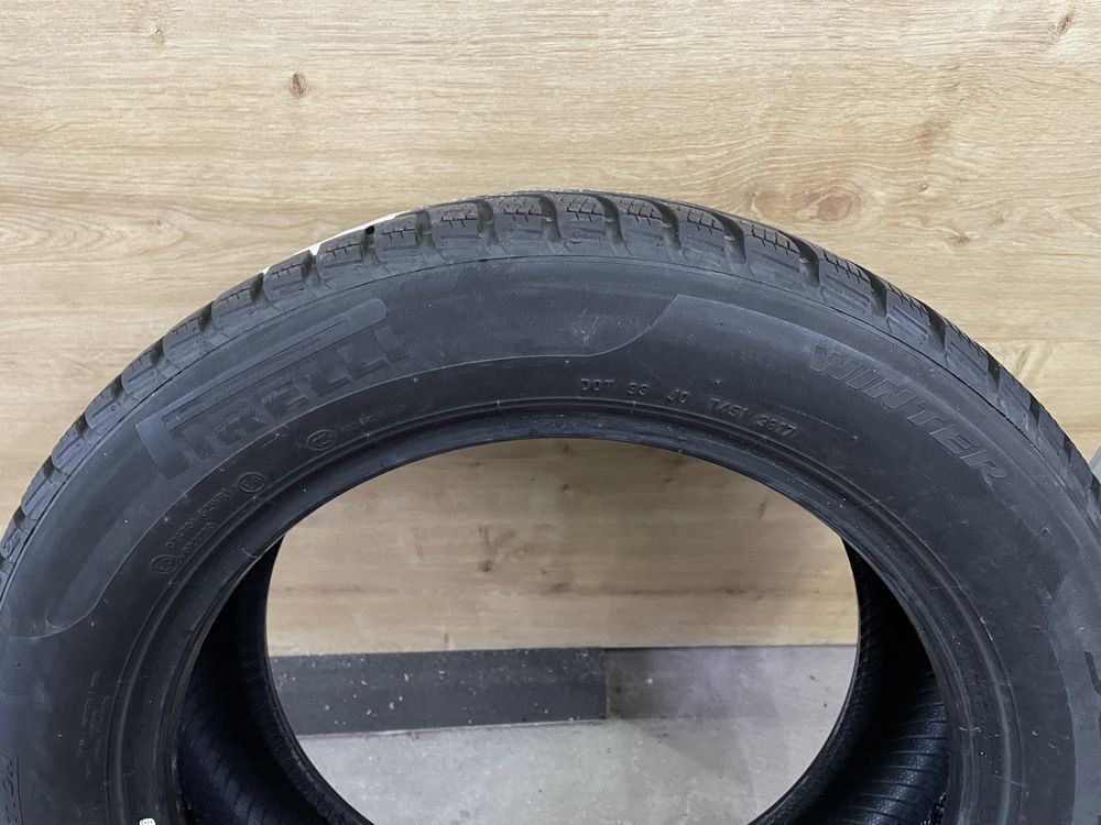 Продам зимову гуму Pirelli 215/55/R17