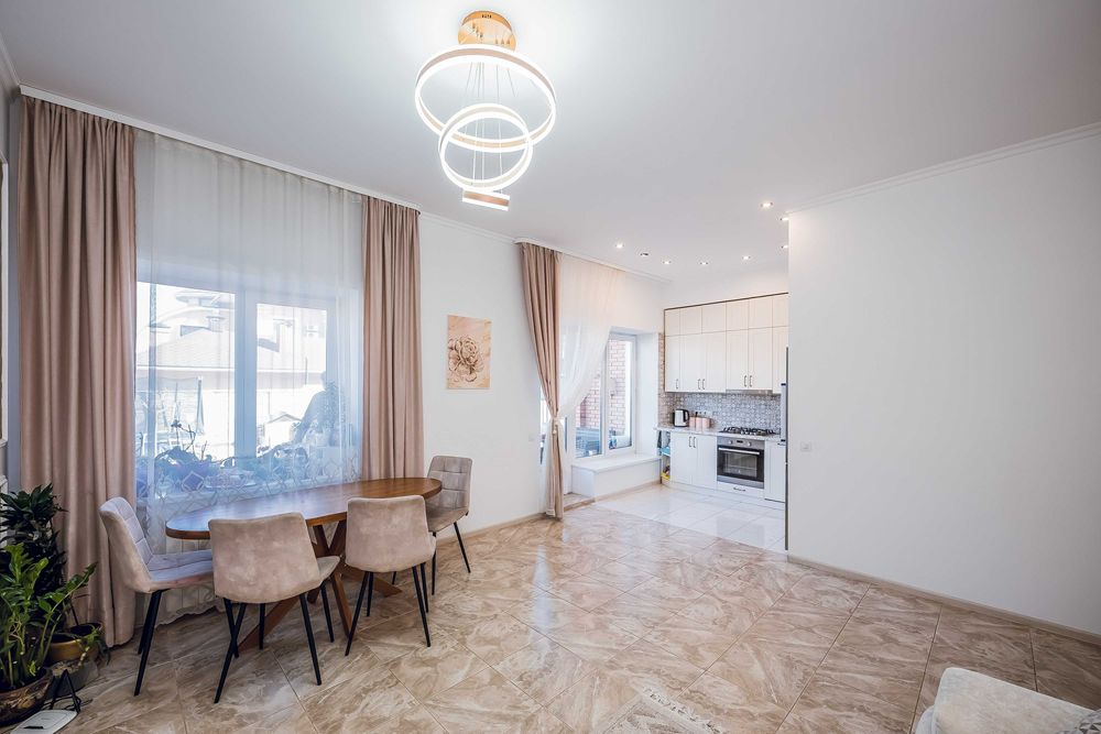 Таунхаус 215 м2 с. Чайки, вул. М. Вовчка. 15 хв. до Києва. Торг