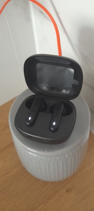 Sprzedam słuchawki bezprzewodowe douszne JBL WAVE Flex.