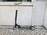 Trotinete com luzes led a pilhad