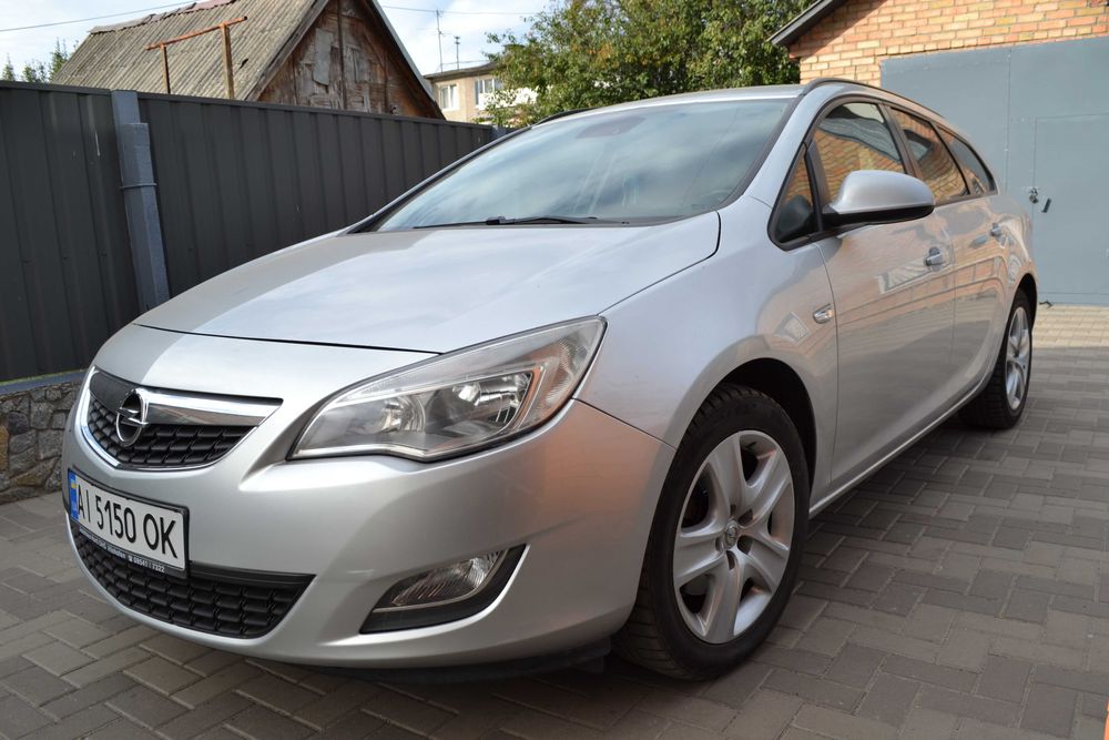 Продам Opel Astra J