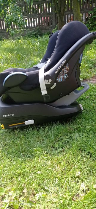 MAXI-COSI Cabriofix 0-13 KG Essential Black+ BAZA