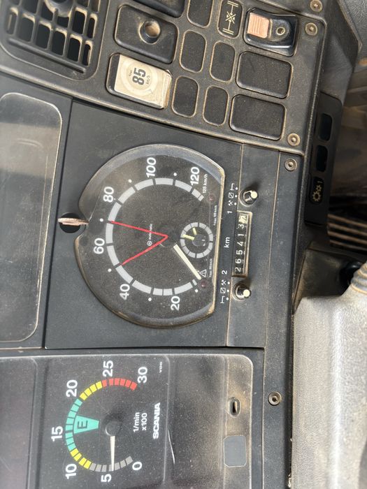 Scania 93H tribasculante