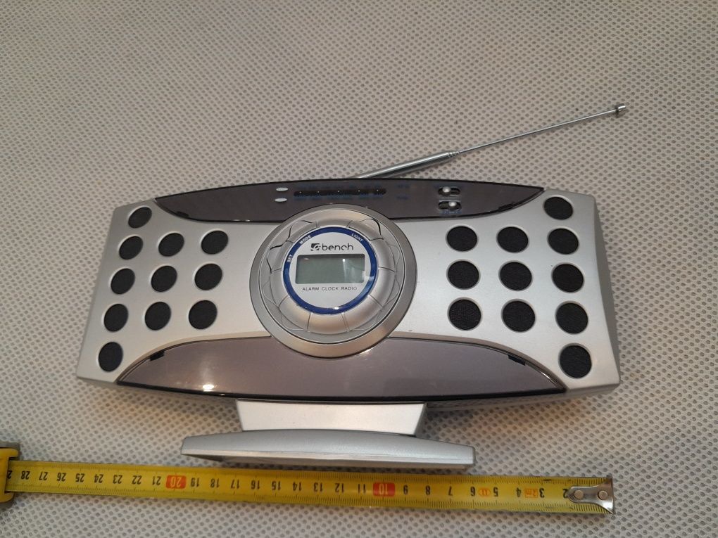 Radio budzik na baterie wiszące lub stojace