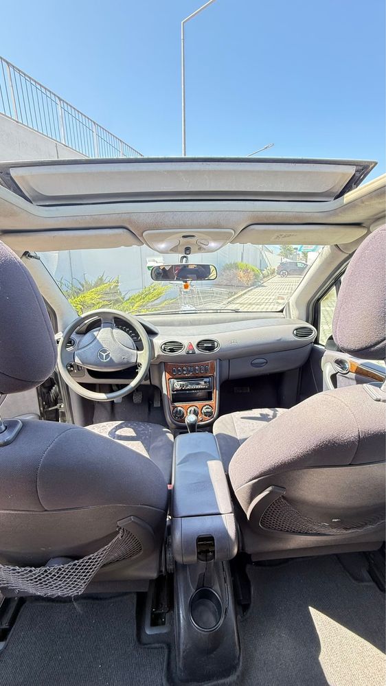 Mercedes Benz A 140 com teto de abrir