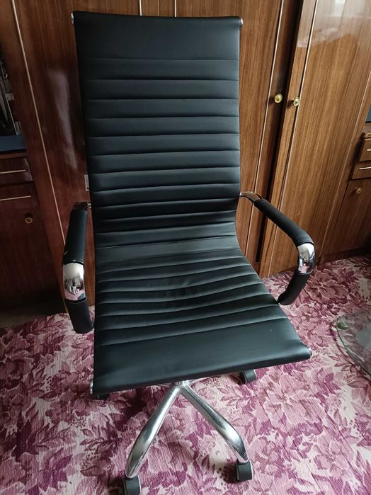 Продам крісло в гарному стані