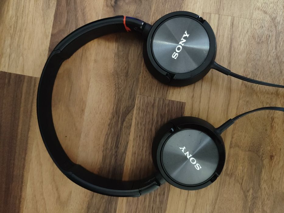 Fones Sony com cabo