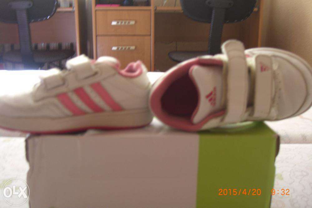 Buty Adidas dla dziewczynki.