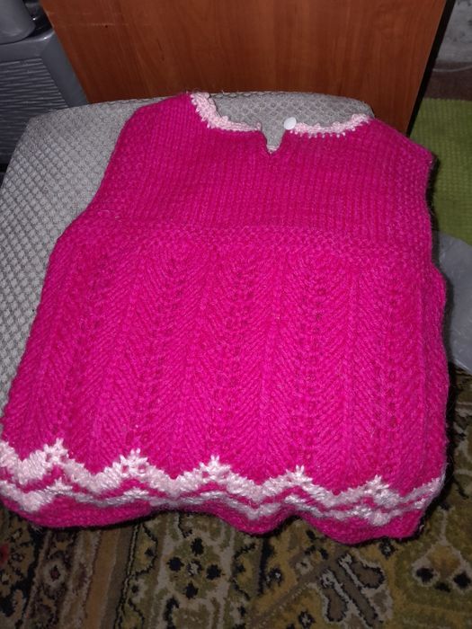 Продам на дівчинку 2 роки!