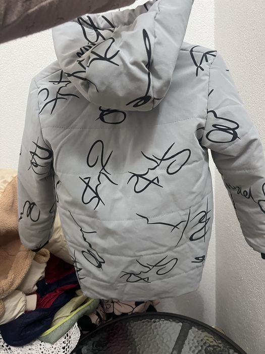 Куртки різні хлопчик - дівчинка