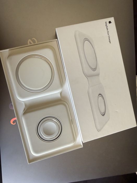 MagSafe Duo Charger Apple