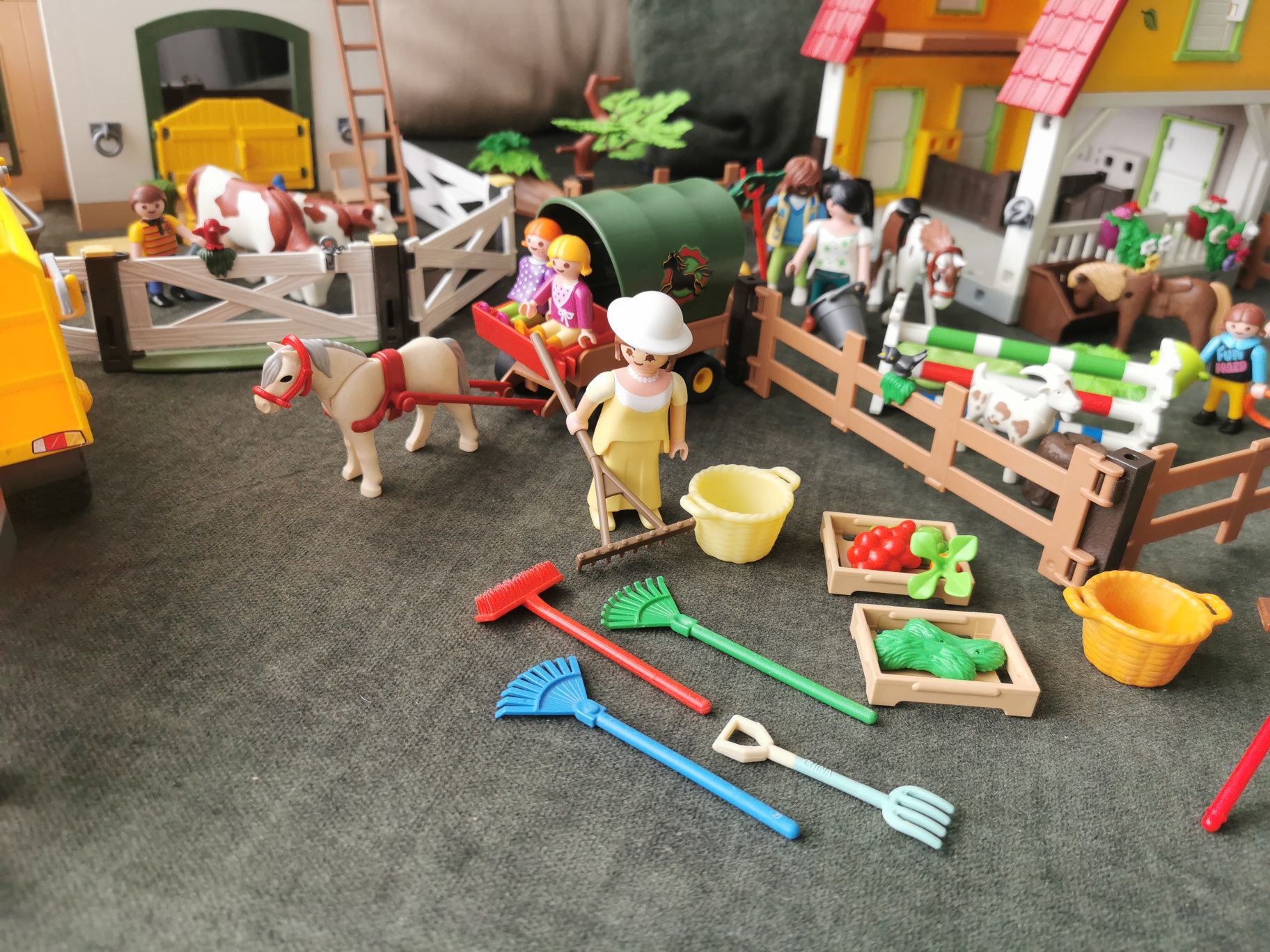 Klocki Playmobil duże farmy, traktor z przyczepą, konie