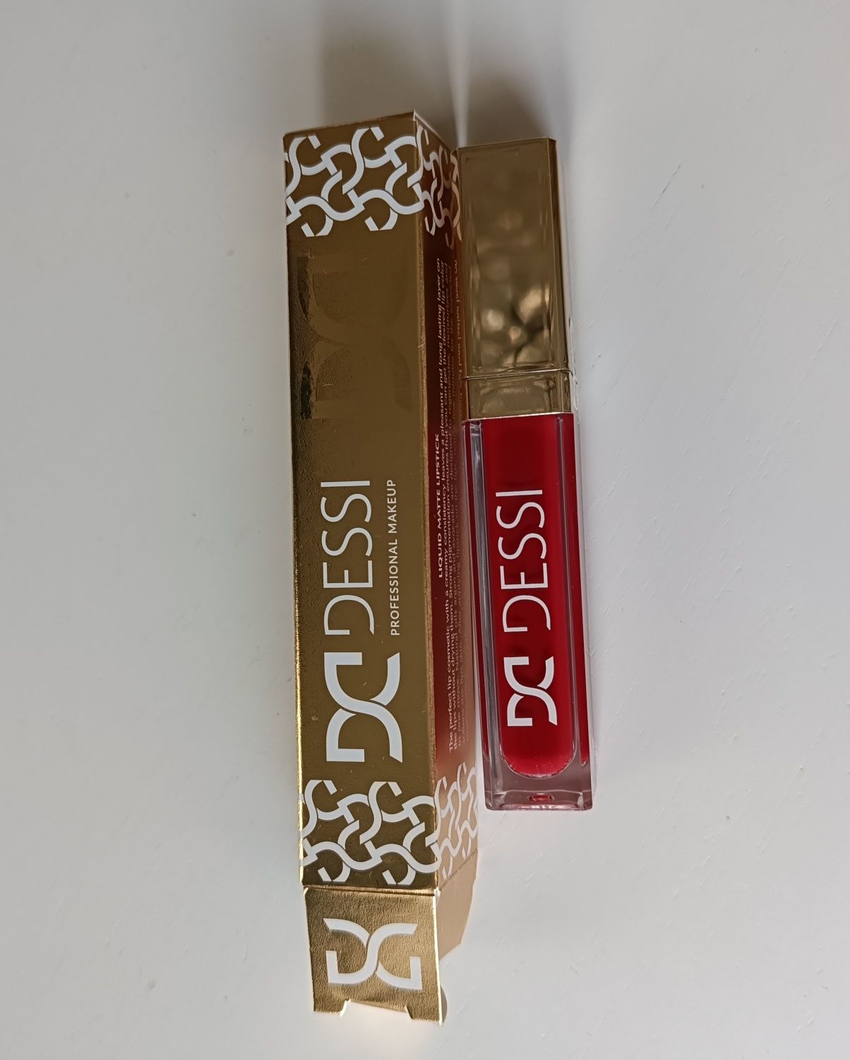 Pomadka matowa w płynie Dessi Red 15