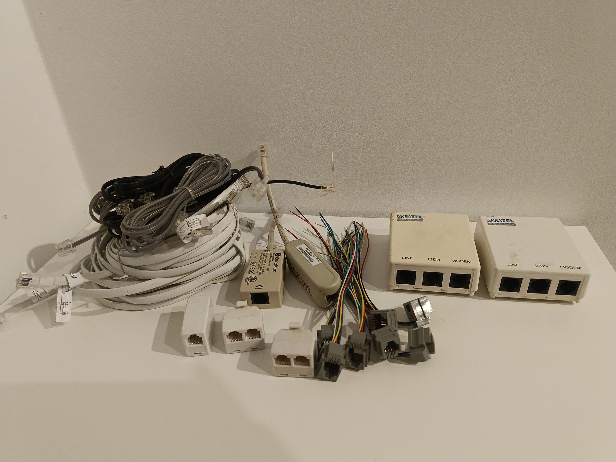 Rozdzielacz ISDN Iskratel SI2000 2szt.  + Zestaw kabli i złączek