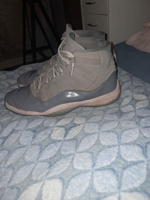 Jordan 11 grey (cinzento)