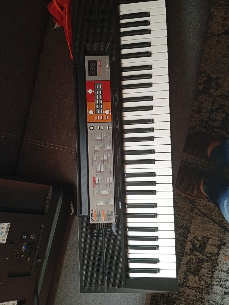 Keyboard Yamaha PSR F50