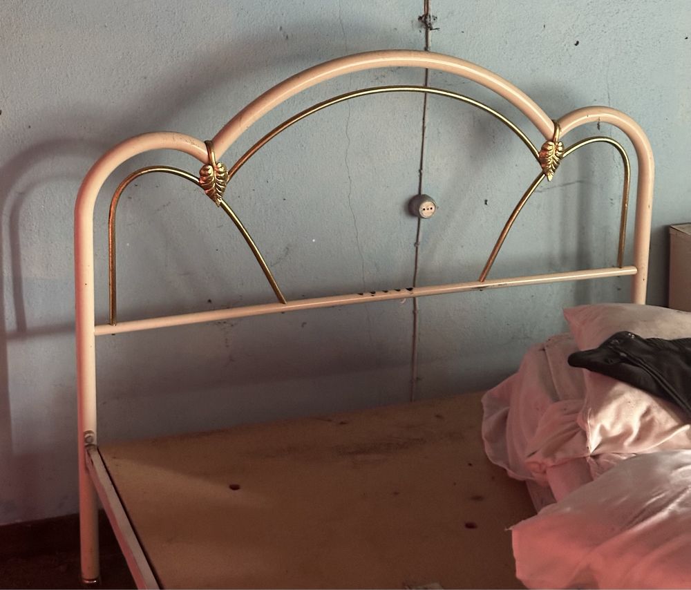 Cama Ferro branca/dourado