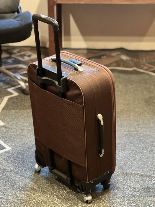 Продам б/у валізу