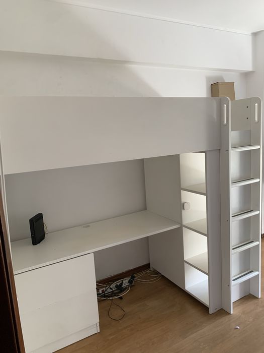 Beliche/Cama alta Ikea com secretaria, estante, armario e gavetas