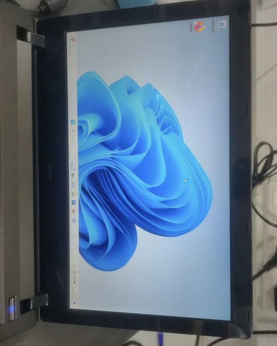 Portátil Insys 12" Windows 11 Pro e SDD