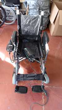 Електричний візок для людей з інвалідністю.