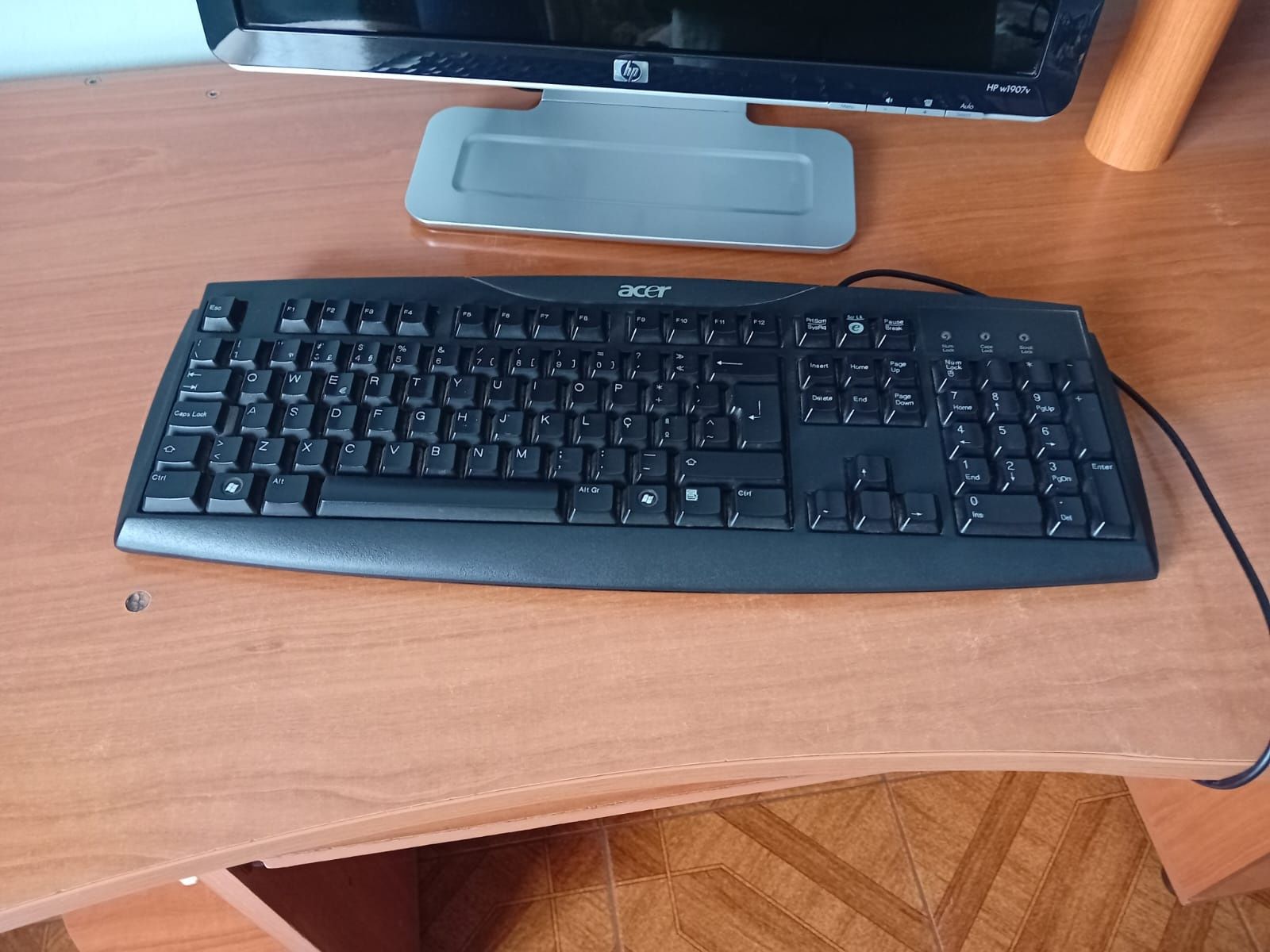 Ecrã de computador Hp + Teclado Acer (usado)