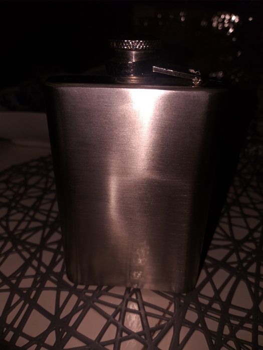 Limitowana piersiówka luksusowa