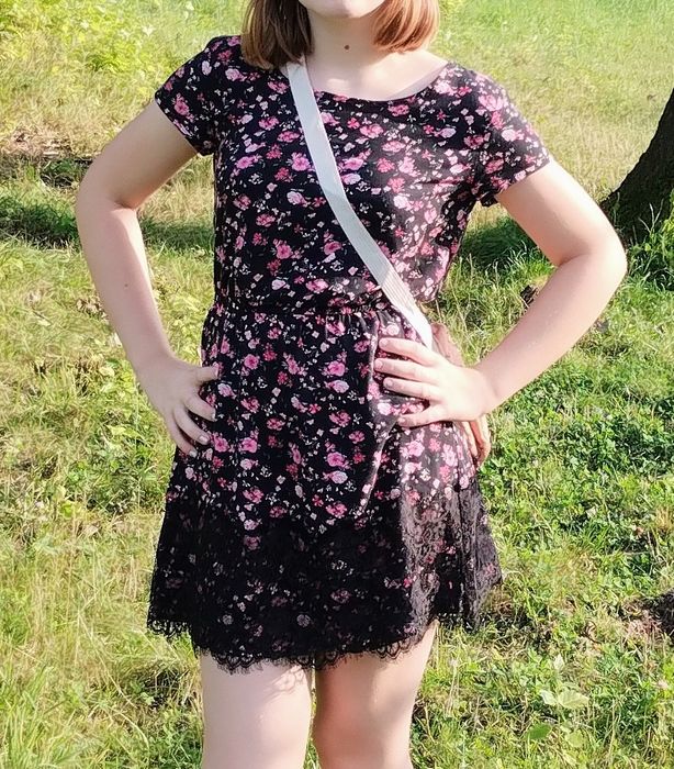 Letnia sukienka w kwiaty Cropp roz S