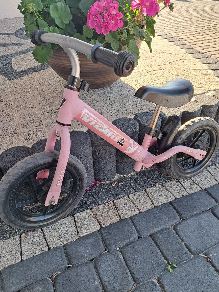 Biegacz różowy,  rowerek biegowy+ gratis hulajnoga trójkołowa  barbie