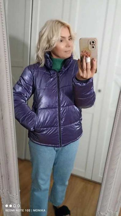 Krótka fioletowa metaliczna kurtka c&a